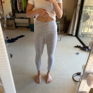 Size 2 wunder under white lululemon’s